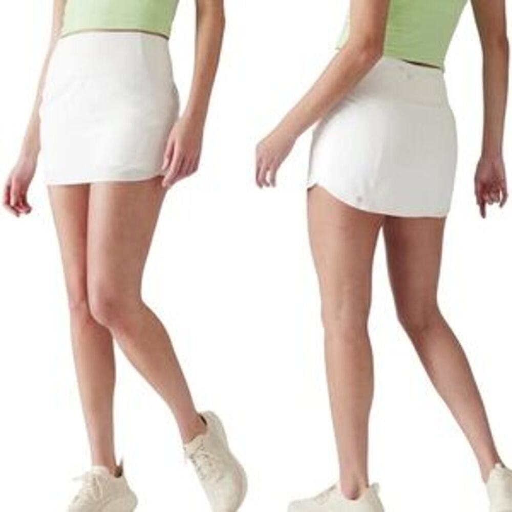 ATHLETA Run With It Skort 14" Size Medium in white golf tennis outdoors
